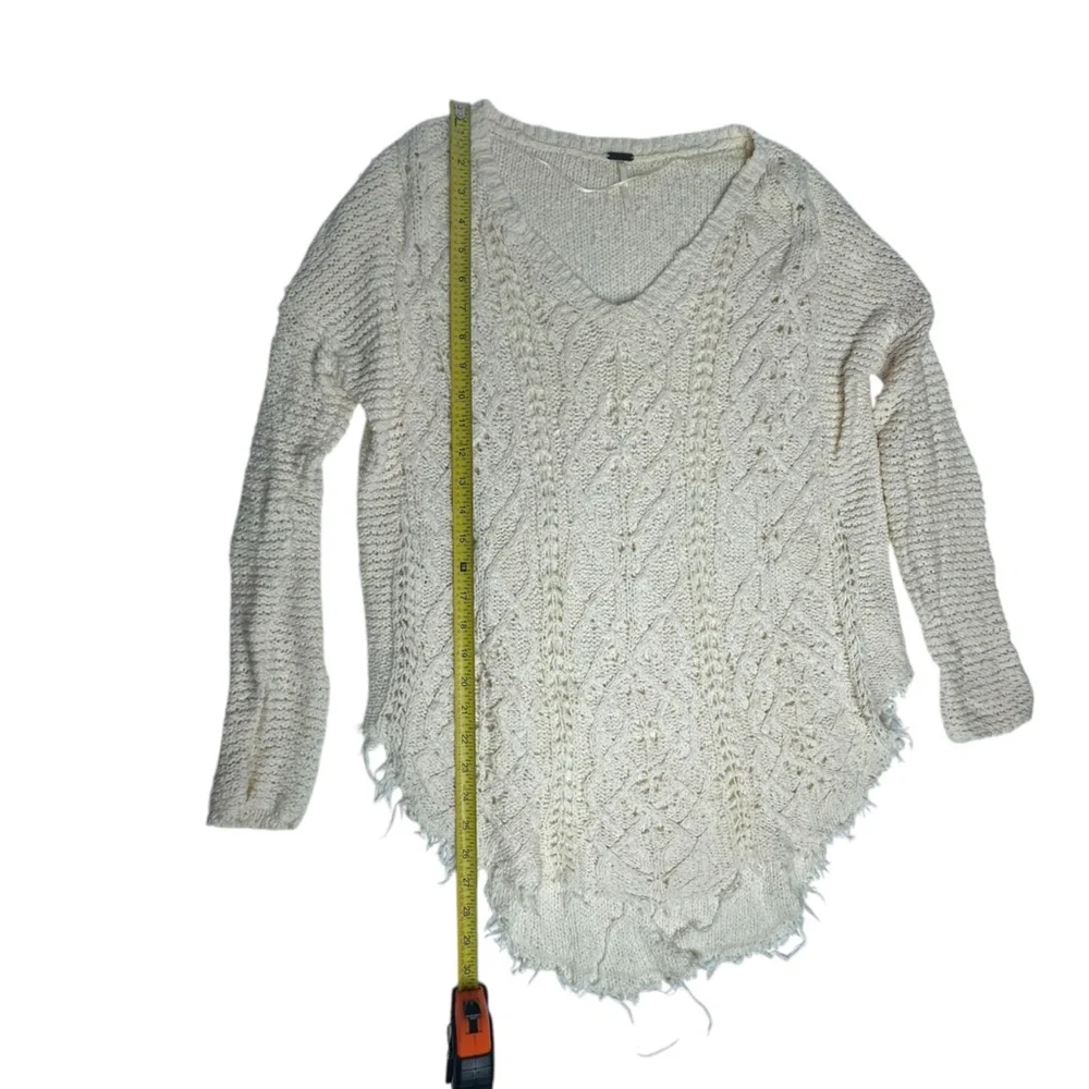 Free People Cream Long Sleeve V-Neck Distressed Hem Pullover Sweater Size S